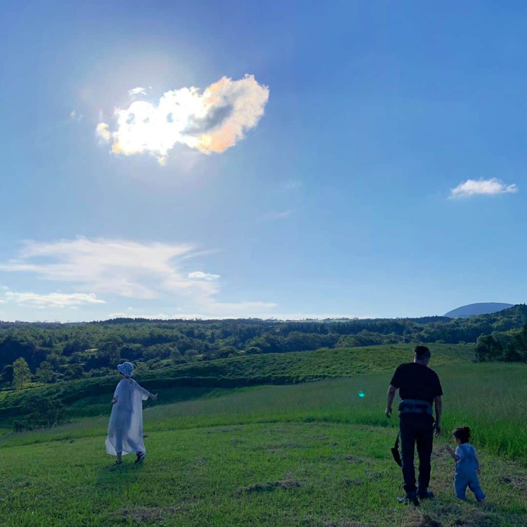 ノーマさんのインスタグラム写真 - (ノーマInstagram)「童心回帰農場🌏🕊  隅々まで清らかな景色、清らかな木霊。  ブランコに乗ってた時間は一瞬のはずちゃけど、永遠に心の片隅でゆらゆら。  地球のダイナミズムを感じながら、まさに地球の一部としてゆっくり呼吸を楽しみ溶けました。  新たな始まりにもどきどきわくわくじゃっ💘  Thank you 🧚🧚🧚 @saitomie ♡ @hinoyuko36 ♡ るんじぃ　♡  👗　@___aya_noguchi_aya___   #大分県 #久住高原 #童心回帰農場  #nature #earth #weearth」9月28日 14時11分 - noma77777