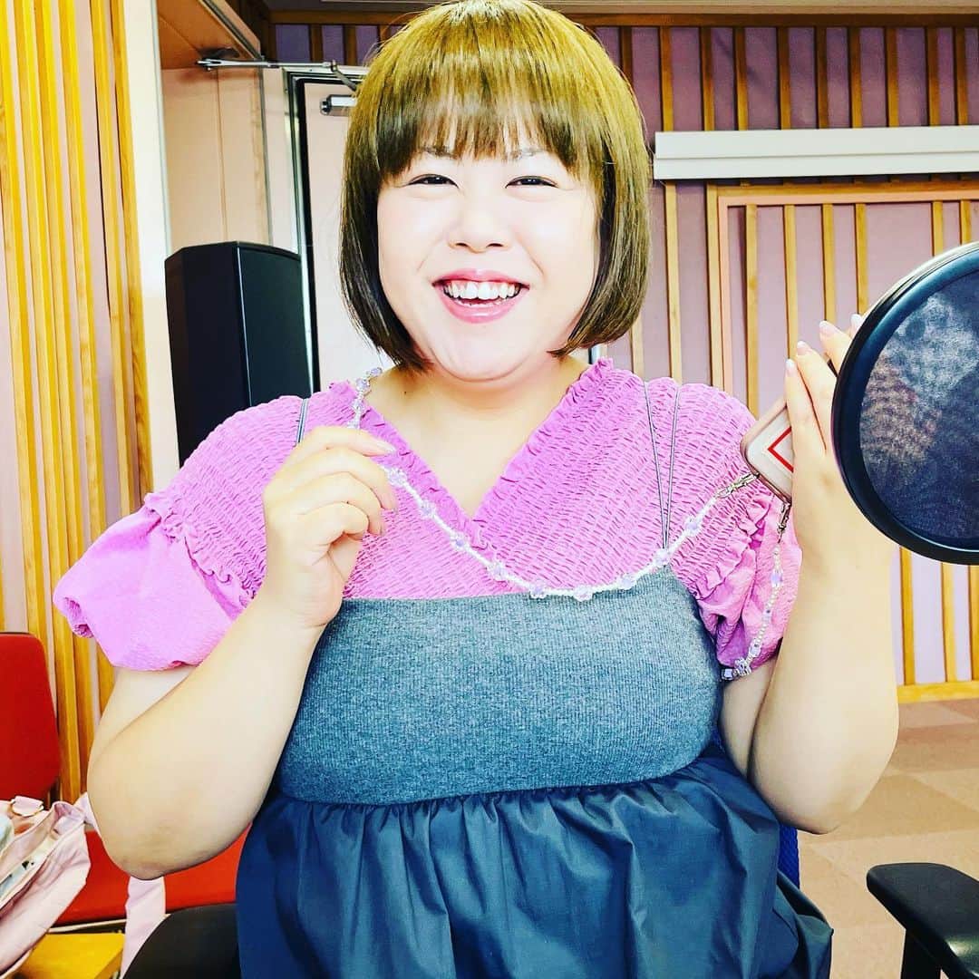 のインスタグラム：「【速報】 ますみがおNewのスマホショルダー📱導入しました！  #天才ピアニストますみ」