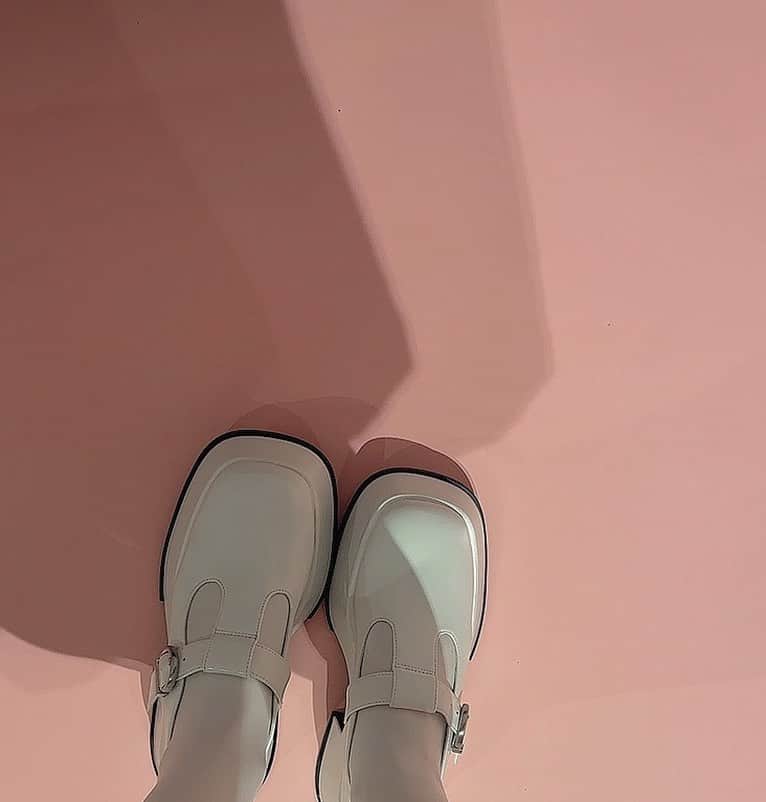 佐藤海里のインスタグラム：「. . .  あの別 の靴⑉ɞ̴̶̷ ·̮ ɞ̴̶̷⑉    #白ソックス 🤍꙳☄︎」