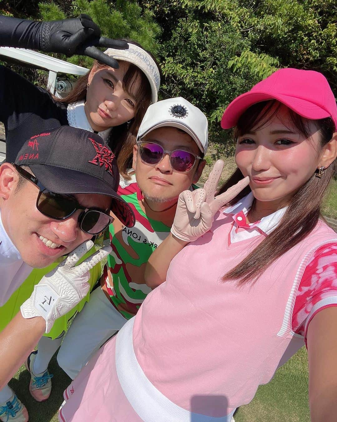 MIKIさんのインスタグラム写真 - (MIKIInstagram)「チャリティーコンペに参加🩷 このメンバーで😆⛳️ 約250人中賞にハマらず😭 面白かった😂‼️✨来月は千葉🥹 GENGEN @gengen_ch  のバースデーコンペ 参加しますよ‼️🎂😘  #大阪韓国青年商工会チャリティー  #天野山カントリークラブ  #天野山  #かわいい #ゴルフ女子  #ゴルフ女子と繋がりたい #ゴルフ女子コーデ #ごるふ女子 #ゴルフウェア #ピンクコーデ #ゴルフうまくなりたい #ゴルフ好きな人と繋がりたい #anew #アニューゴルフ #anewgolf #golfstagram」9月28日 14時26分 - mktyy_golf