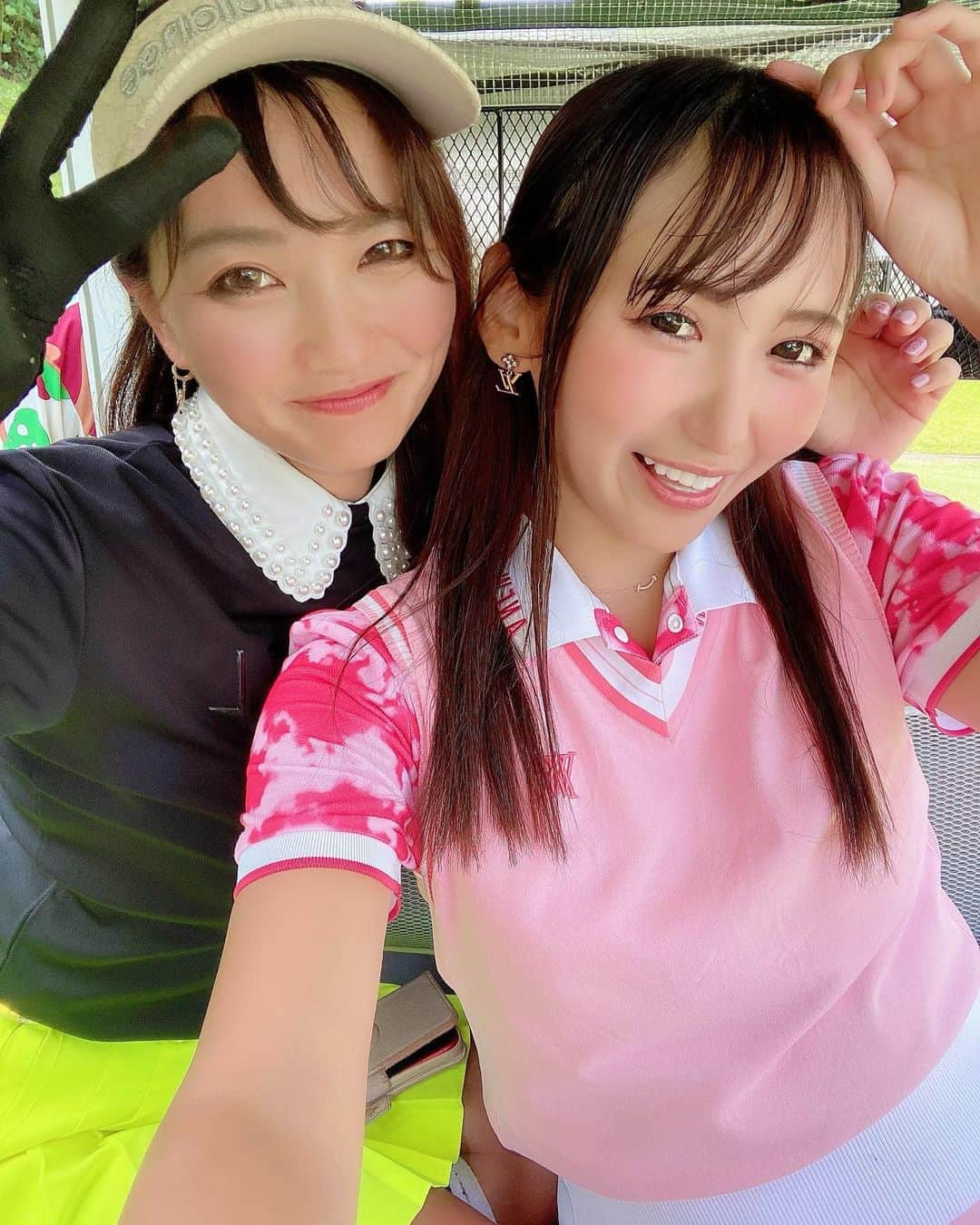 MIKIさんのインスタグラム写真 - (MIKIInstagram)「チャリティーコンペに参加🩷 このメンバーで😆⛳️ 約250人中賞にハマらず😭 面白かった😂‼️✨来月は千葉🥹 GENGEN @gengen_ch  のバースデーコンペ 参加しますよ‼️🎂😘  #大阪韓国青年商工会チャリティー  #天野山カントリークラブ  #天野山  #かわいい #ゴルフ女子  #ゴルフ女子と繋がりたい #ゴルフ女子コーデ #ごるふ女子 #ゴルフウェア #ピンクコーデ #ゴルフうまくなりたい #ゴルフ好きな人と繋がりたい #anew #アニューゴルフ #anewgolf #golfstagram」9月28日 14時26分 - mktyy_golf