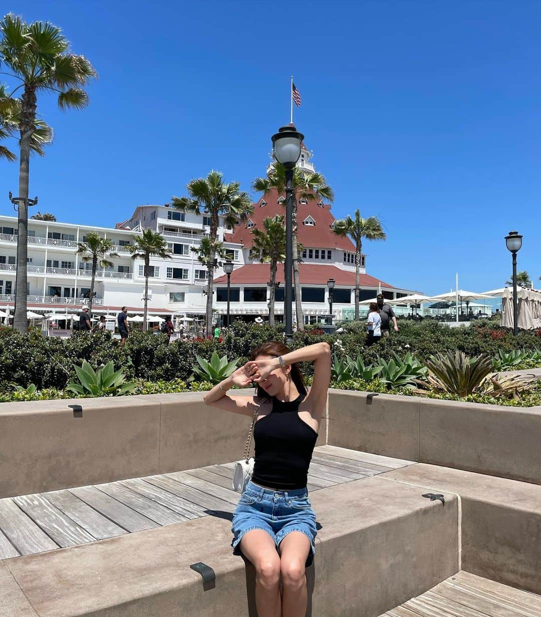 コ・ソンヒさんのインスタグラム写真 - (コ・ソンヒInstagram)「🇺🇸☀️🏖️❤️🐚 #mybirthdaytrip - 2  (late post) My favorite📍  ▪️#sandiego  ▪️#coronadoisland  ▪️#coronadobeach   w/ my all-day 🩴@birkenstock + 👖@iter_official 🖤」9月28日 14時45分 - krnangel621