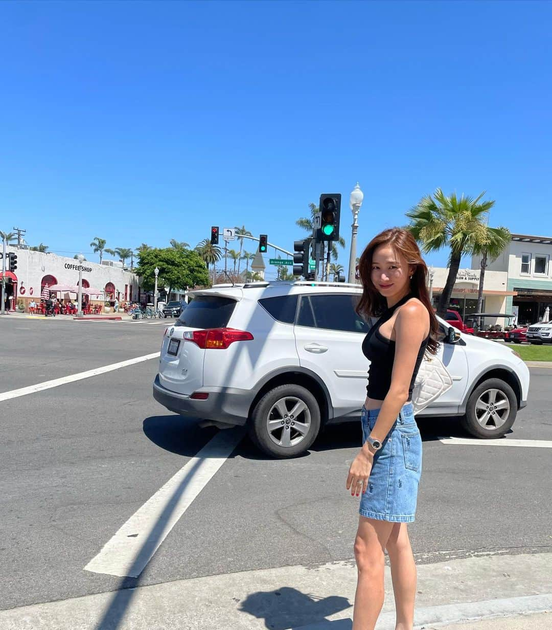 コ・ソンヒのインスタグラム：「🇺🇸☀️🏖️❤️🐚 #mybirthdaytrip - 2  (late post) My favorite📍  ▪️#sandiego  ▪️#coronadoisland  ▪️#coronadobeach   w/ my all-day 🩴@birkenstock + 👖@iter_official 🖤」