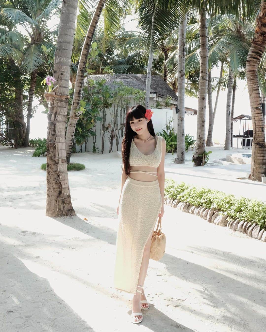 チン・ハクシンさんのインスタグラム写真 - (チン・ハクシンInstagram)「為了去海島 接長了頭髮🏝️ 不得不說 這是我接過最滿意的一次接髮 自然到朋友和妝髮師都說很像是我自己的頭髮 廠商幫我調整衣服摸到我頭髮還說 很滑髮質很好！ 接髮每個人喜歡的樣子不同，一開始我也是不太習慣 有再回去調整 @nuhair_icelina 都非常有耐心的幫我調整到最滿意舒適的樣子！ 🩵」9月28日 14時47分 - hsin.n
