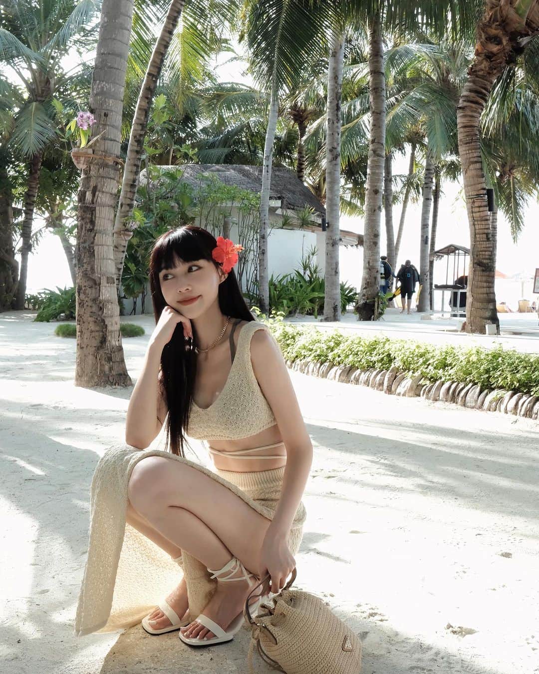 チン・ハクシンさんのインスタグラム写真 - (チン・ハクシンInstagram)「為了去海島 接長了頭髮🏝️ 不得不說 這是我接過最滿意的一次接髮 自然到朋友和妝髮師都說很像是我自己的頭髮 廠商幫我調整衣服摸到我頭髮還說 很滑髮質很好！ 接髮每個人喜歡的樣子不同，一開始我也是不太習慣 有再回去調整 @nuhair_icelina 都非常有耐心的幫我調整到最滿意舒適的樣子！ 🩵」9月28日 14時47分 - hsin.n