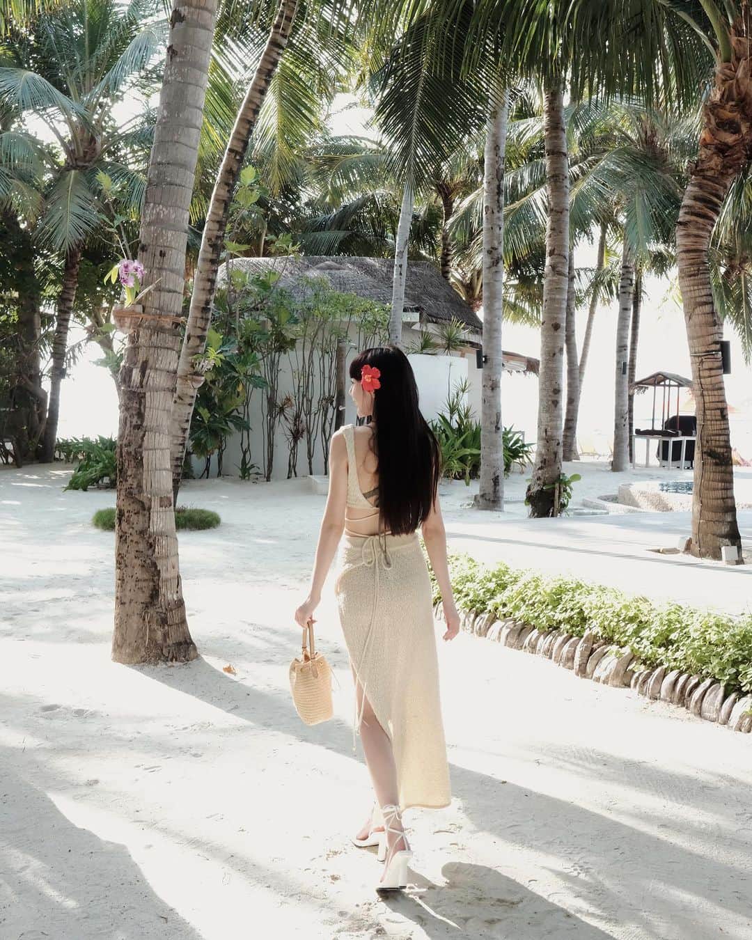 チン・ハクシンさんのインスタグラム写真 - (チン・ハクシンInstagram)「為了去海島 接長了頭髮🏝️ 不得不說 這是我接過最滿意的一次接髮 自然到朋友和妝髮師都說很像是我自己的頭髮 廠商幫我調整衣服摸到我頭髮還說 很滑髮質很好！ 接髮每個人喜歡的樣子不同，一開始我也是不太習慣 有再回去調整 @nuhair_icelina 都非常有耐心的幫我調整到最滿意舒適的樣子！ 🩵」9月28日 14時47分 - hsin.n