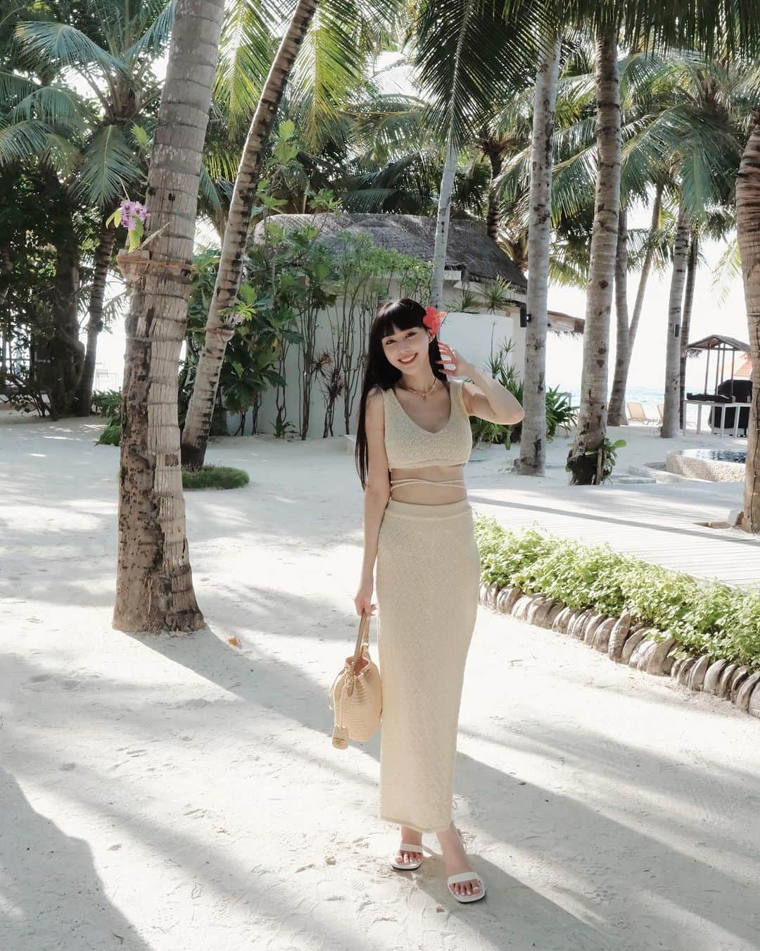 チン・ハクシンさんのインスタグラム写真 - (チン・ハクシンInstagram)「為了去海島 接長了頭髮🏝️ 不得不說 這是我接過最滿意的一次接髮 自然到朋友和妝髮師都說很像是我自己的頭髮 廠商幫我調整衣服摸到我頭髮還說 很滑髮質很好！ 接髮每個人喜歡的樣子不同，一開始我也是不太習慣 有再回去調整 @nuhair_icelina 都非常有耐心的幫我調整到最滿意舒適的樣子！ 🩵」9月28日 14時47分 - hsin.n