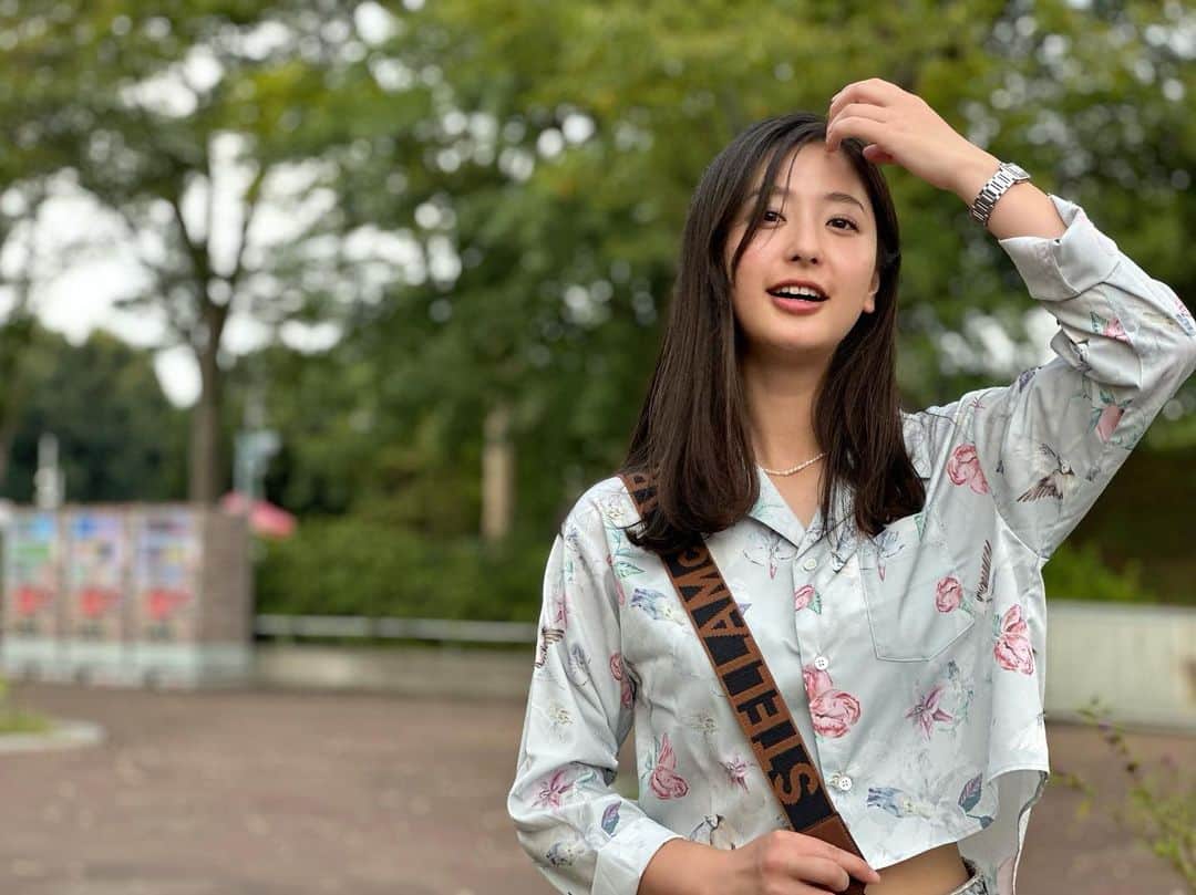 村上友梨さんのインスタグラム写真 - (村上友梨Instagram)「🪴🫧🩵  姉にたくさん写真撮ってもらったので珍しく連投🐶 前日にまつげパーマいったのでまつげも相変わらず最高♡👁️♡  @_____1230_  いつもありがとう🧡」9月28日 14時55分 - yurimurakami.official