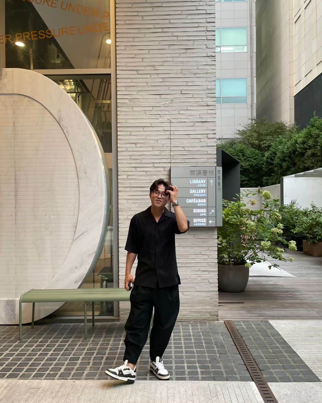 のインスタグラム：「## 즐거운 추석🥰  저 옷 평가 맘껏 해주세요ㅋㅋ」