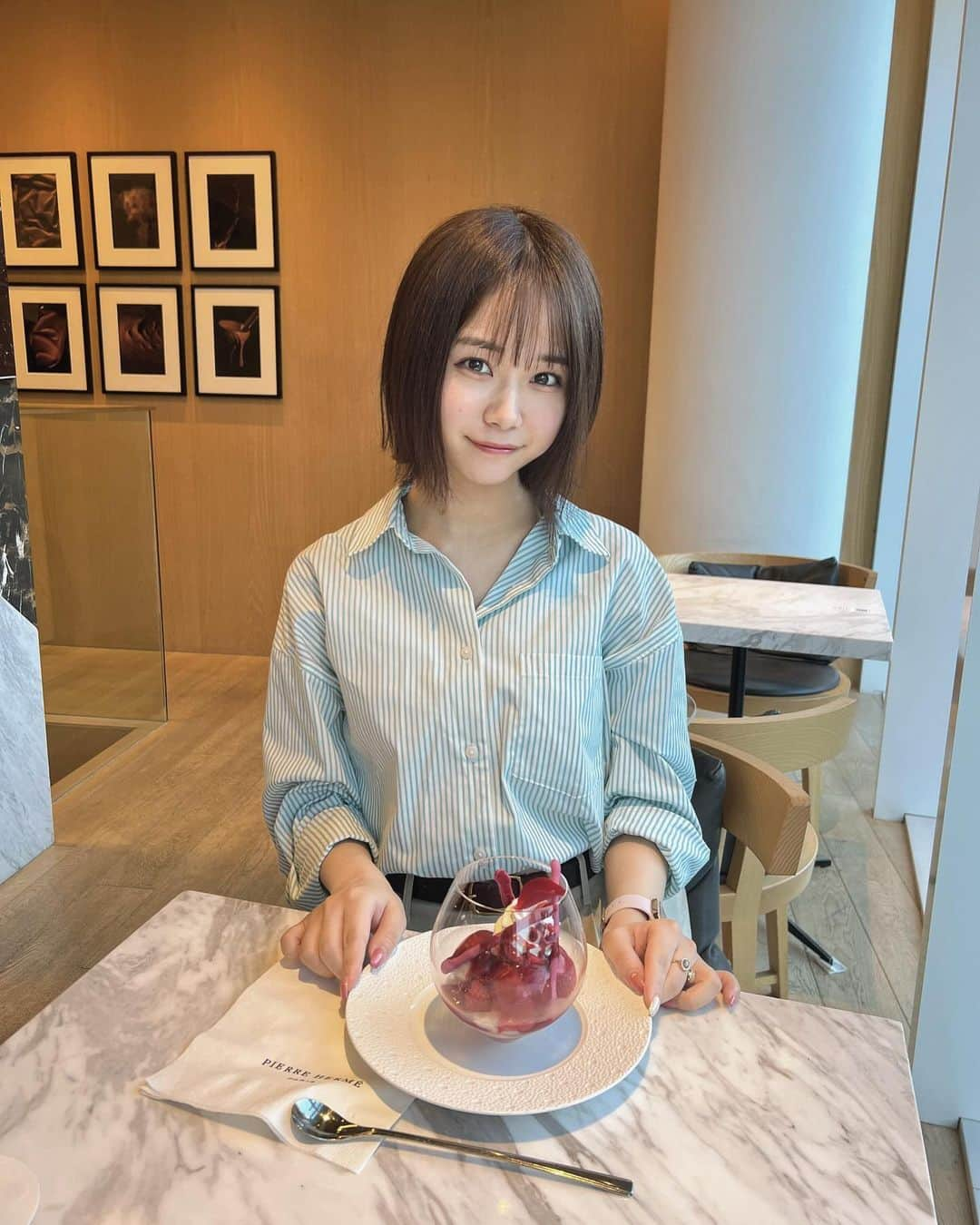 真下華穂のインスタグラム：「おしゃカフェ行ってきた🍓   #ボブヘア  #カフェ巡り#表参道カフェ #ngt48 #真下華穂」