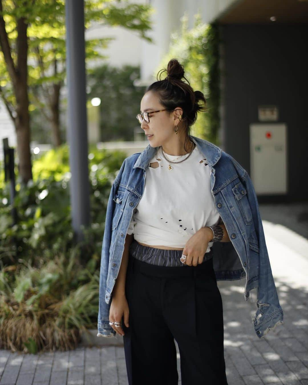 Kojima reikoさんのインスタグラム写真 - (Kojima reikoInstagram)「...  @coaw__  Damege T-sh Layerd pants  Denim jacket/Vintage  #coaw @baycrews」9月28日 15時07分 - reikokojima