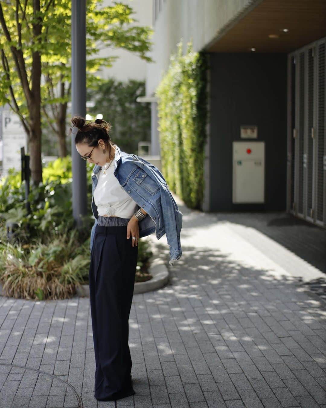 Kojima reikoさんのインスタグラム写真 - (Kojima reikoInstagram)「...  @coaw__  Damege T-sh Layerd pants  Denim jacket/Vintage  #coaw @baycrews」9月28日 15時07分 - reikokojima