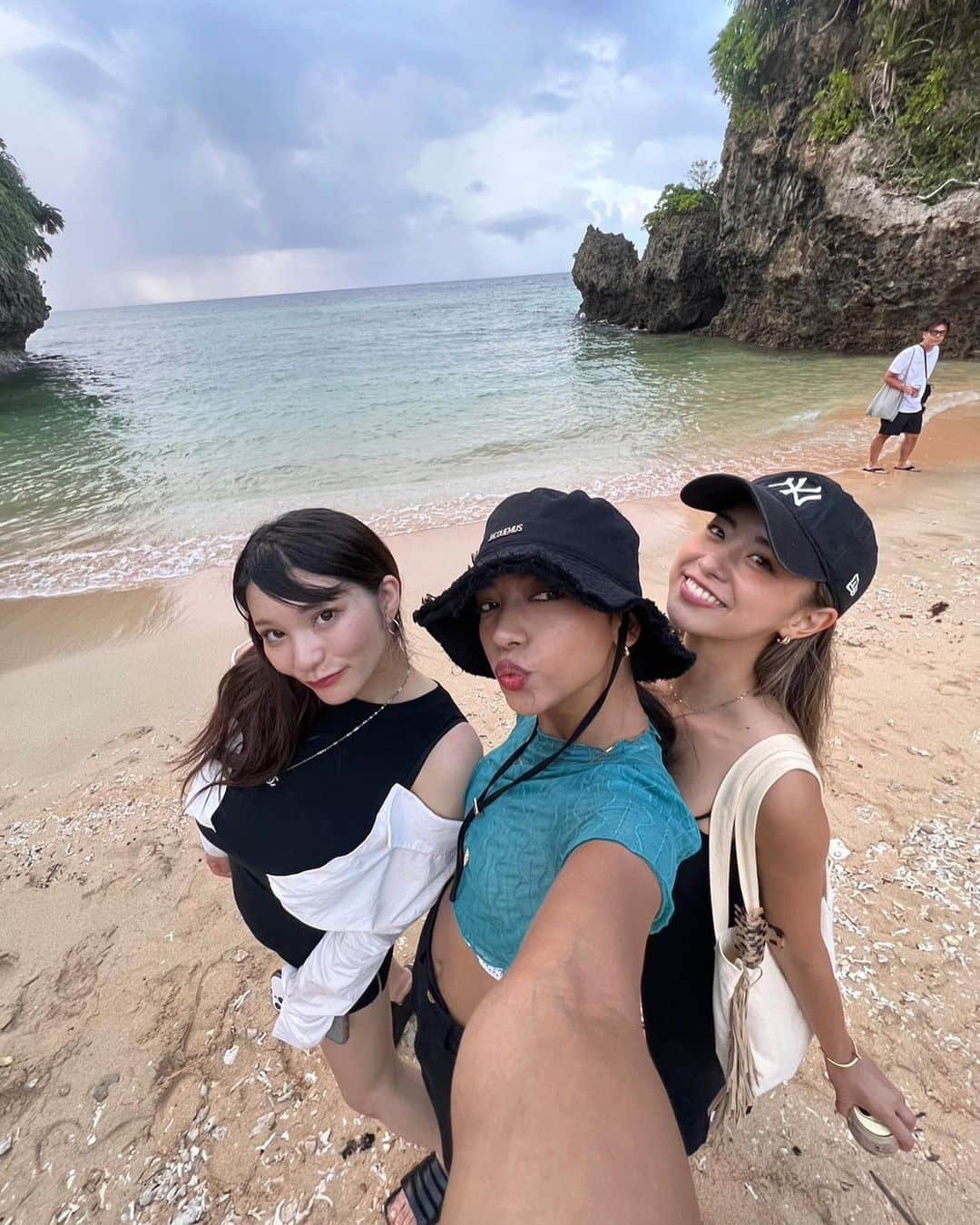 LISAさんのインスタグラム写真 - (LISAInstagram)「CM撮影のお仕事で行った石垣島の写真たちをいまさら。😂  今月から沖縄ではCMが流れているみたいですでに気付いてくださった沖縄在住の方々が🤭🤭  来月からはまた違うパターンのCMが放送されるそうなのでお楽しみにーっ！ @supreme_car_rental   #アートすぎるヘアスタイルはノーコメントでお願いします #もちろん撮影用です」9月28日 20時47分 - lisa_950709