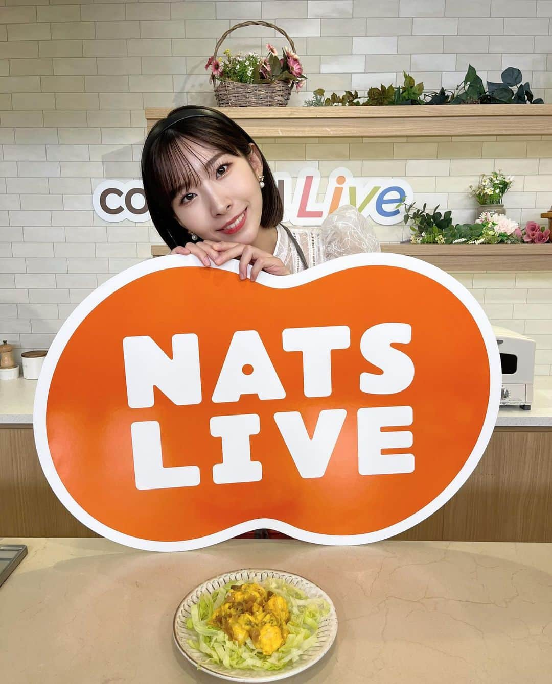 岩佐美咲のインスタグラム：「cookpad Liveが本日「NATS LIVE」に生まれ変わりました✨　　　　　　　　　　　　　　　　　　　　　　　　　　　　　 リニューアル初日というタイミングで配信させて頂けて嬉しいです。　　　　　　　　　　　　　　　　　　　　　　　　　　　 私も今回の配信から新企画「海老とお酒と、わさみんと」という事で大好きな海老を使ってお酒にぴったりなレシピを紹介していきます。　　　　　　　　　　　　　　　　　　　　　　 今日はザーサイエビマヨを作りました🩵　　　　　　　　　　　　 是非真似して作ってみてねー！　　　　　　　　　　　　　　　　　 　　　　　　　　　　　　　　　　　　　　　　　　　　　　　　 #クックパッド #ナッツライブ #海老 #エビマヨ #ザーサイ #おつまみ #レシピ #料理 #お酒 #ビール #cookpad #natslive #beer #cooking」