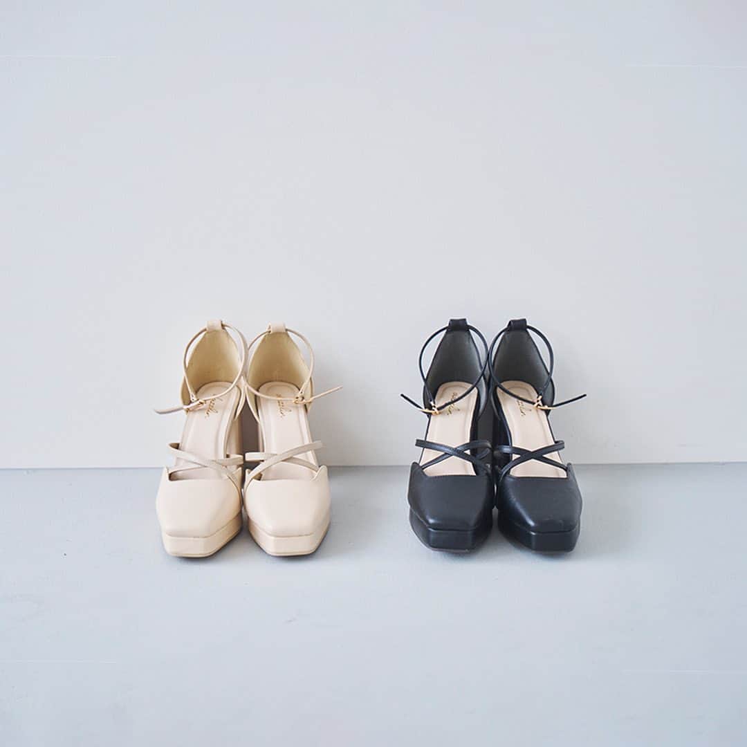 dazzlinさんのインスタグラム写真 - (dazzlinInstagram)「_____ Shoes collection  秋の移り変わりは足元から...！ ”歩きやすい”はもちろん”盛れる”シューズコレクション🩰  . #ストラップレディパンプス price : ￥12,100 ivory / black / beige size : M / L  . #アンクルミドルブーツ price : ￥11,000 ivory / black / beige size : M / L  . #スクエアトウロングブーツ price : ￥16,500 black / beige size : M / L  . #フェミニンヒールローファー price : ￥12,100 ivory / black / brown size : M / L  .  ____________________________________________  アイテム詳細はショッピングタグ or TOPページURLよりチェック🔗 » @dazzlin_official  . 全国のdazzlin staffのスタイリングをチェック👗 » @dazzlin_staff_snap  . #dazzlin #ダズリン #秋服コーデ #秋コーデ #ブーツ #ブーツコーデ #パンプス #パンプスコーデ  #推し活 #カフェ活 #カフェ巡り #参戦服 #参戦コーデ #大人コーデ #大人カジュアル #カジュアルコーデ #きれいめカジュアル #シンプルコーデ」9月28日 20時45分 - dazzlin_official