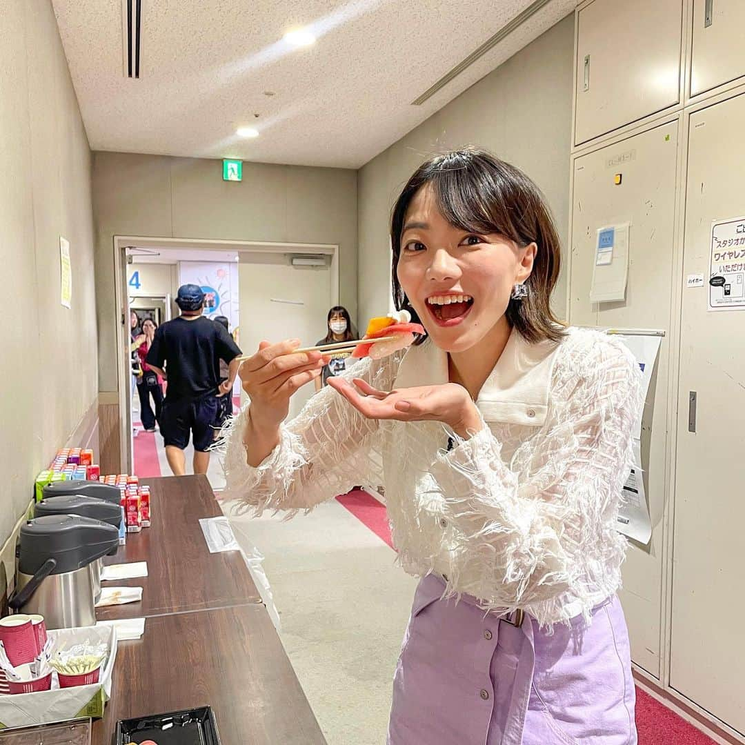 雨宮萌果さんのインスタグラム写真 - (雨宮萌果Instagram)「🍣❤️🍣❤️  9月29日(金)よる7時〜  「ウワサのお客さま3時間SP👏」  今回は スシローが好きすぎて  美味しさをさらに追求するため メニューをアレンジしたお客さま。  突き詰めた先は  【大トロ×マンゴー&生クリーム】  一同騒然のメニュー。  私も収録後 試食させてもらいましたが 果たして、どんな味なのか  ぜひ、番組ご覧になって お試しください！😆  他にも 週8で羽田空港に通う大家族や 寿司の銚子丸が大好きな芸能人など  盛りだくさんでお届けします。  ぜひ、お楽しみください😊  #ウワサのお客さま」9月28日 15時21分 - ame_moe_kichi0630