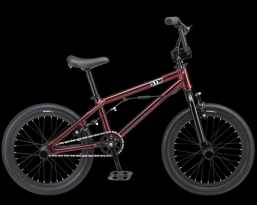 のインスタグラム：「本格的な、16inch BMX STN-AL の新色が10月中に入荷予定です！気になる方は、お早めに ARESBIKES 正規取扱店で、ご予約お願いいたします。  写真は、新色のG.D RED です。  #aresbikes #bmx #flatland #freestylebmx #street #bycicle  #kidsbmx #16inchbmx」