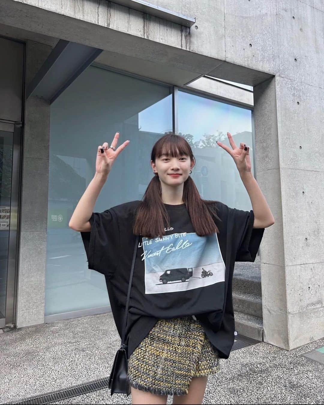 新野尾七奈さんのインスタグラム写真 - (新野尾七奈Instagram)「👕 @littlesunnybitestyle  👖 7.8年前のやつ 🥾 @timberland_jpn  💼 @dolcegabbana」9月28日 15時34分 - nanagirl7