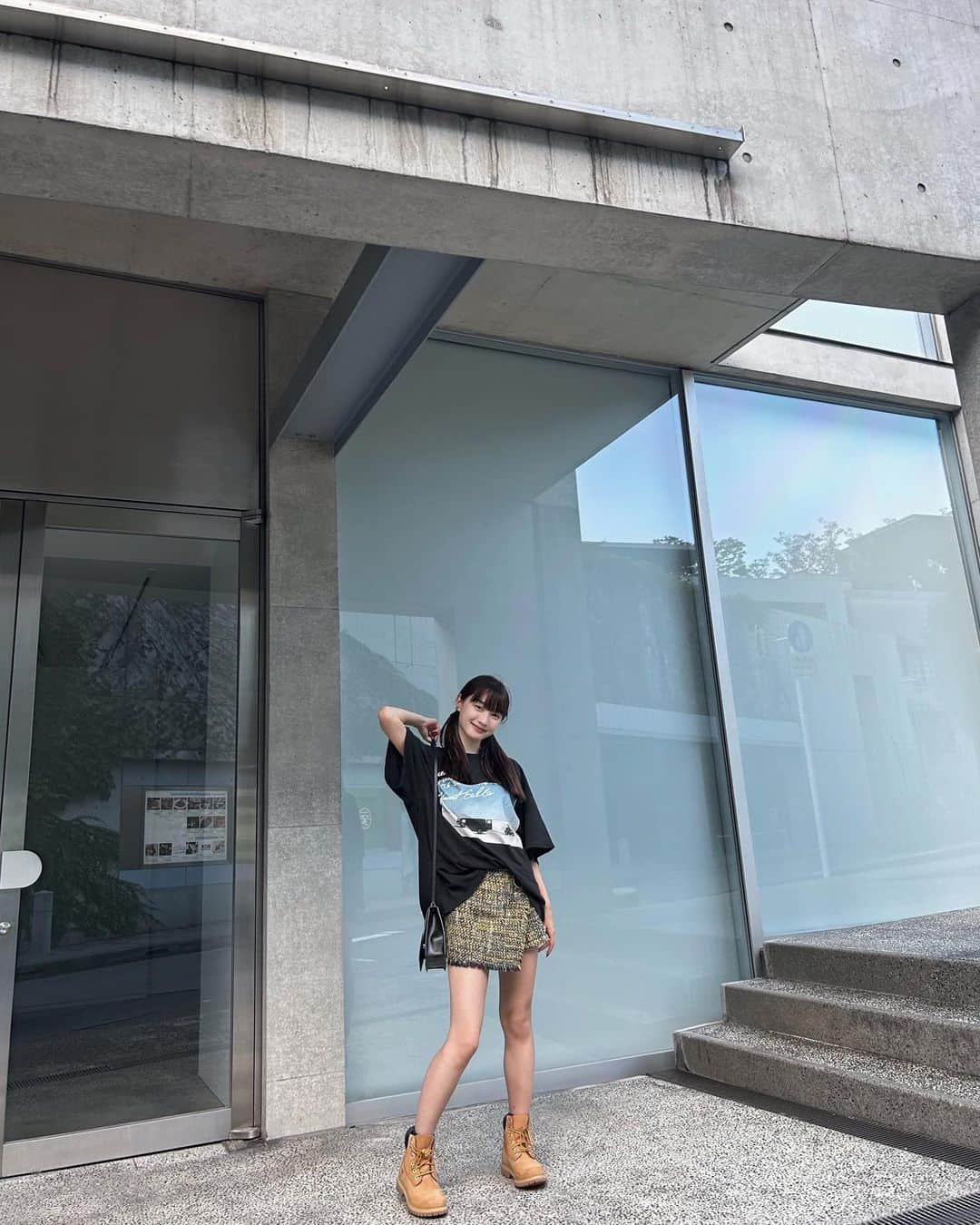のインスタグラム：「👕 @littlesunnybitestyle  👖 7.8年前のやつ 🥾 @timberland_jpn  💼 @dolcegabbana」