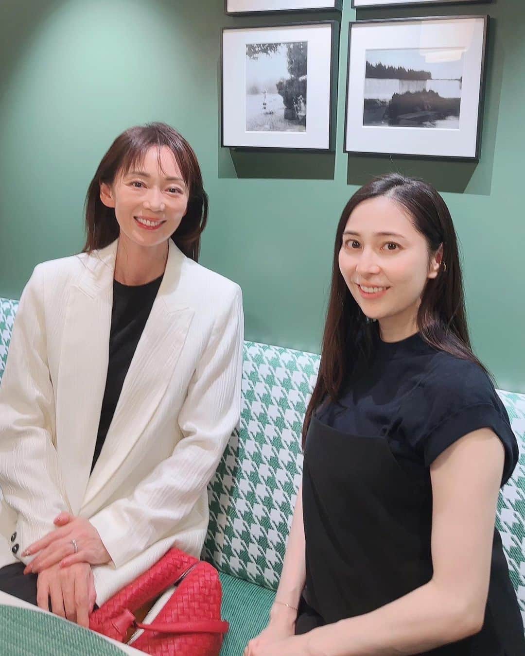 葉月里緒奈さんのインスタグラム写真 - (葉月里緒奈Instagram)「才色兼備とはまさに彼女のこと　@yuunaokanishi 。 素敵な出会いに感謝☺️ #楽しい食事会#書道家#岡西祐奈作品集#ありがとうございます #rionahazuki」9月28日 15時36分 - riona_hazuki