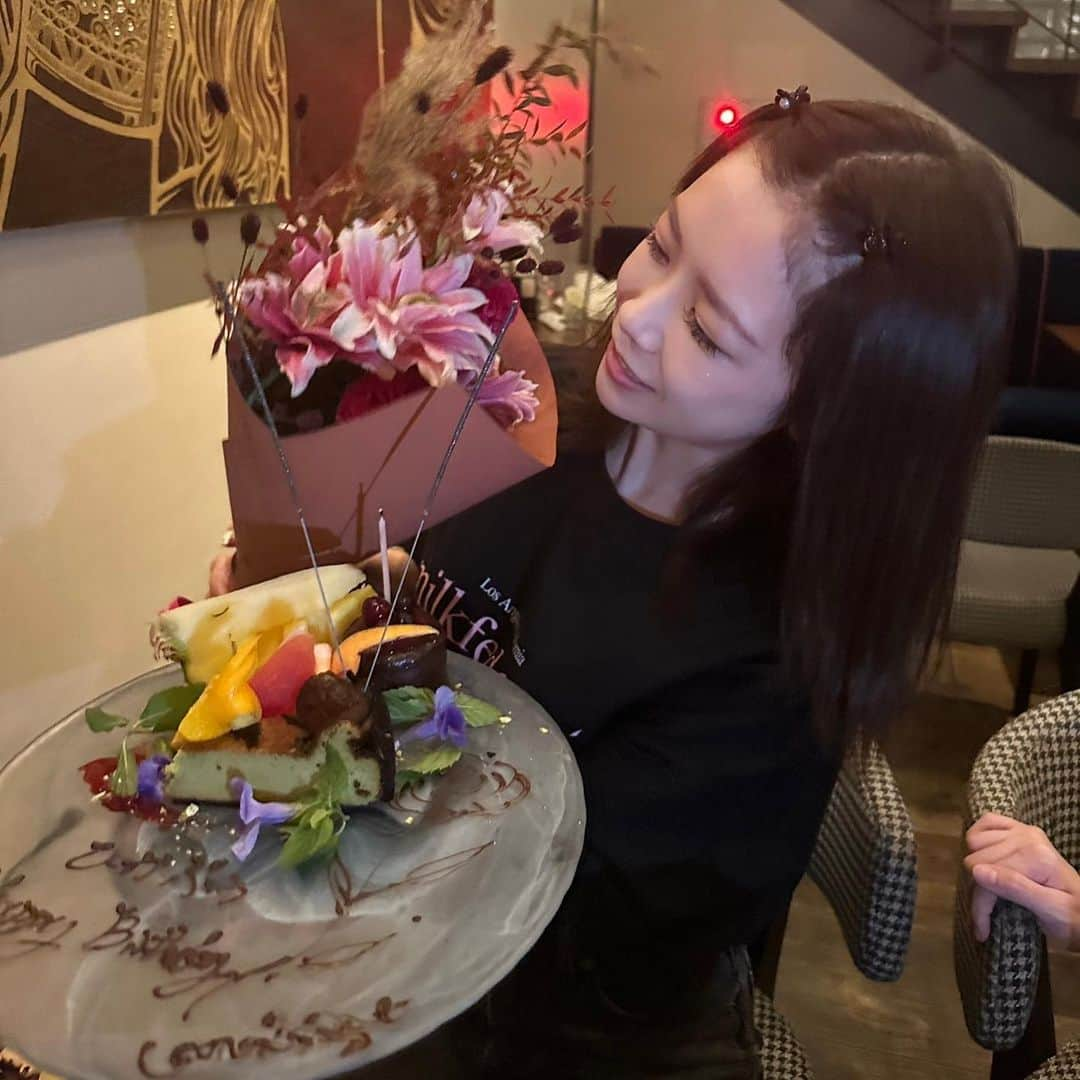 水嶋ひかるさんのインスタグラム写真 - (水嶋ひかるInstagram)「先日9月26日でひかぷぅ30歳になりました🎂✨ . そばにいてくれる友達、先輩。いつも応援してくれる家族、フォロワーの皆さん感謝の気持ちでたくさん🥲🤝🏻 たくさんのメッセージ、連絡ありまとうございます🥰🎀 20代のひかぷぅお疲れ様でした❕ 30代も自分らしく頑張るので応援よろしくお願いします💖 . #ありまとう #かまいい #今日は何の日 #プライバシーデー」9月28日 15時58分 - hikapudayo