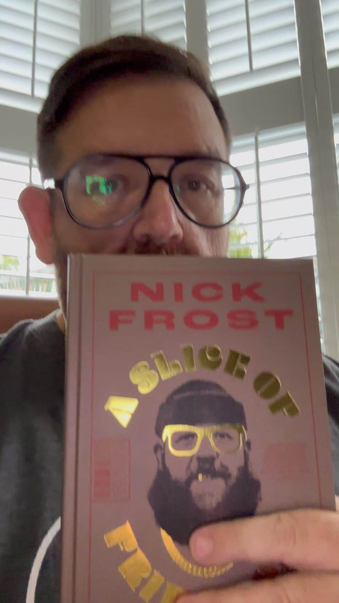 ニック・フロストのインスタグラム：「Book release day!!! A slice of fried gold!!!」
