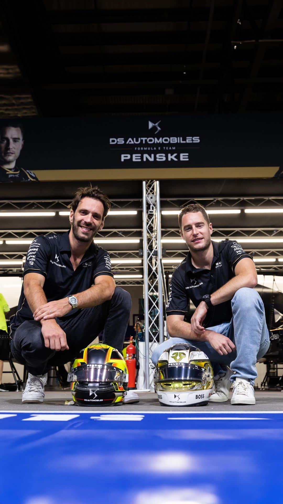 ジャン＝エリック・ベルニュのインスタグラム：「We are delighted to announce that @jeanericvergne and @svandoorne will continue to lead our driver line-up for Season 10 of the ABB FIA Formula E World Championship! 🏆  With one of the strongest pairings on the grid, we are determined to fight to return to the very front of the pack where we belong.  Here’s to another season of Laughs, Fun & Celebrations! 😎🖤💛  #DSPENSKE #dsperformance #abbformulae #motorsport #formulae」