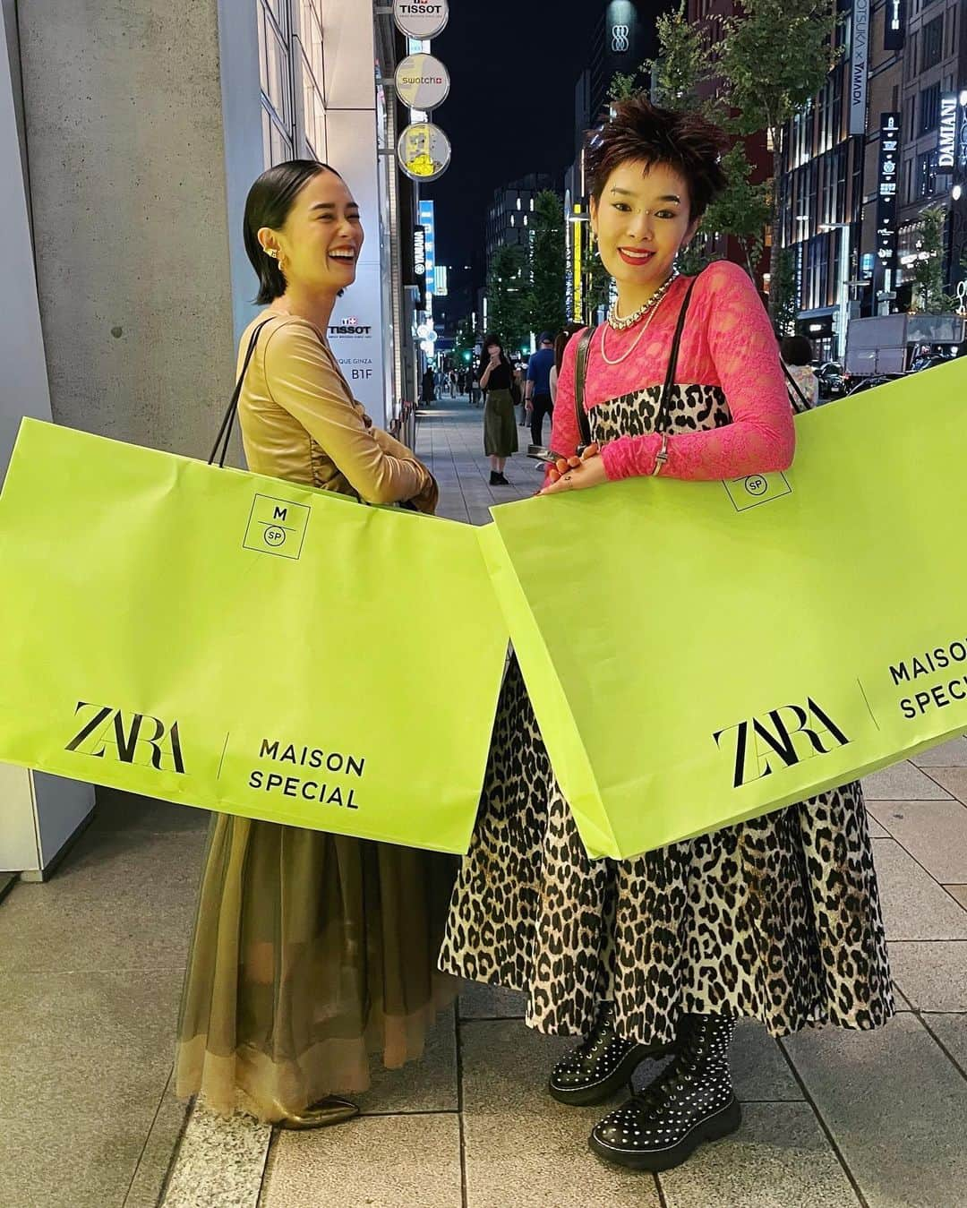 宮城舞のインスタグラム：「@zara ✖️ @maisonspecial_women   ZARA JAPAN 25th ANNIVERSARYを記念して 初めて日本のブランドとのコラボが実現💚💚💚  今日から発売開始だよ🫶  kidsもあって 激かわだったよ🥺🥺🥺  私は、シャツ、パンツ、デニムシャツをげとりました！！  #ZARA」