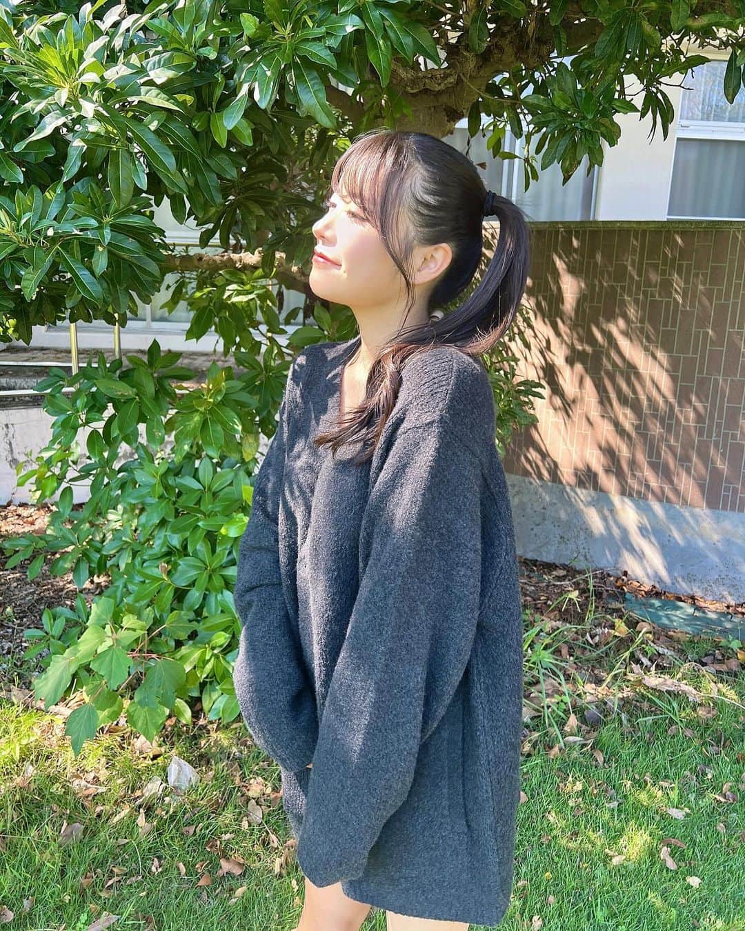 竹内花さんのインスタグラム写真 - (竹内花Instagram)「朝5時起きして撮影行ってきました🌱 超おひさしぶりのサイドポニー  おたのしみにです🤍 今からバスで都内戻ります〜  今日は告知もさせてください🫡 #撮影 #サイドポニー #オフショット #告知 #おたのしみに」9月28日 16時23分 - hanadanya_