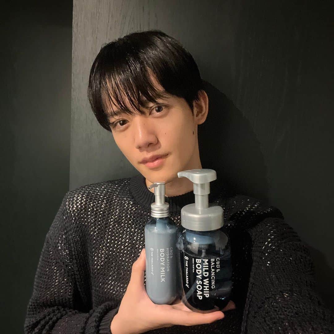 樋之津琳太郎さんのインスタグラム写真 - (樋之津琳太郎Instagram)「@eightthethalasso_official エイトザタラソ　ユーの泡ボディソープ＆ボディミルクを使ってみました！  泡で包み込むように優しく洗えて、保湿もバッチリなのでこれからの乾燥の季節にぴったり！シャンプーも愛用してるので、合わせて使いたい🫧  #PR #エイトザタラソ #mensnonno #ボディソープ #ボディミルク #スキンケア発想 #ユニセックス @mensnonnojp」9月28日 16時27分 - hinotsurintaro