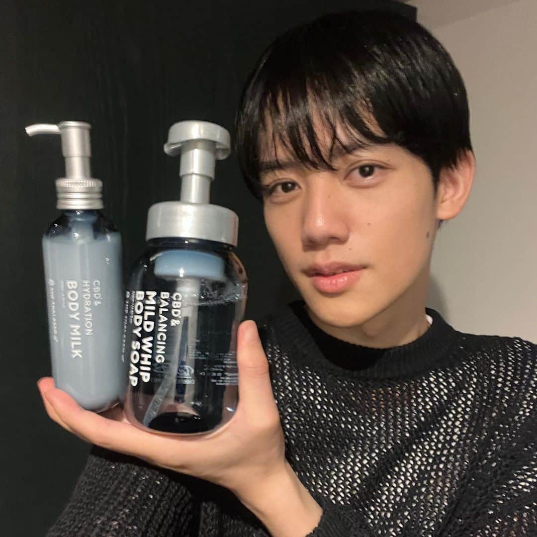 樋之津琳太郎さんのインスタグラム写真 - (樋之津琳太郎Instagram)「@eightthethalasso_official エイトザタラソ　ユーの泡ボディソープ＆ボディミルクを使ってみました！  泡で包み込むように優しく洗えて、保湿もバッチリなのでこれからの乾燥の季節にぴったり！シャンプーも愛用してるので、合わせて使いたい🫧  #PR #エイトザタラソ #mensnonno #ボディソープ #ボディミルク #スキンケア発想 #ユニセックス @mensnonnojp」9月28日 16時27分 - hinotsurintaro