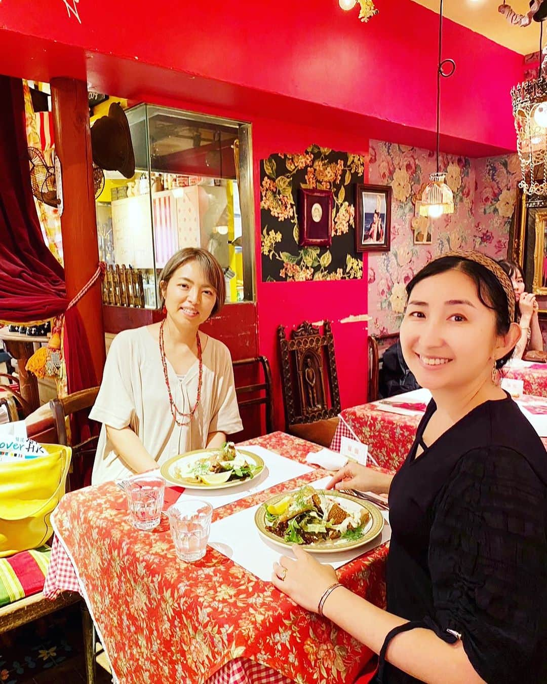 白木夏子さんのインスタグラム写真 - (白木夏子Instagram)「JICAブラジル事務所の川村次長とランチ、今年3月に開催されたブラジル・サンパウロでのシンポジウムでは大変お世話になりました。心から尊敬するLeaderです🌏 次、ブラジルに行くときはミナスジェライス州の鉱山へ行きたいなー！」9月28日 16時29分 - natsukoshiraki