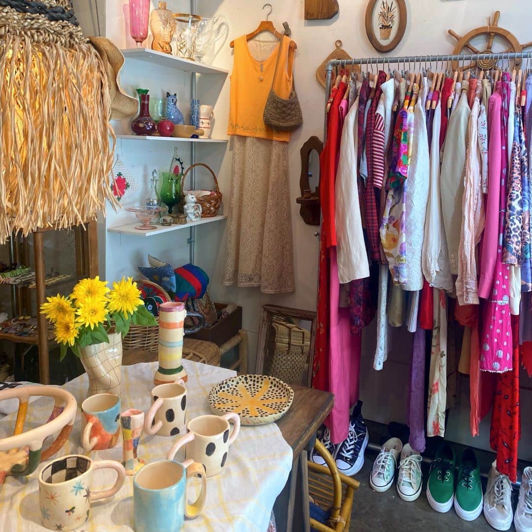 TODAY'S SPECIALのインスタグラム：「<POP UP STORE > 　 ARCHWAY 9/29~  渋谷区代々木上原にあるUsed 、Vintageの雑貨やお洋服を扱う「ARCHWAY」さん 海外の蚤の市でお宝を探す時のワクワク、ドキドキする気持ちを大切に 商品をセレクトされています。  「ARCHWAY」さんが期間限定でJiyugaoka 2階にやってきます。 この機会にぜひお楽しみください。  ARCHWAY 2023年9月29日(金)～10月26日(木) Jiyugaoka 2F * Jiyugaokaのみの開催です。 *会期最終日は17時までの開催です。  ＃todaysspecial  #トゥデイズスペシャル #ak #archway #used　#vintage　#雑貨 #古着」