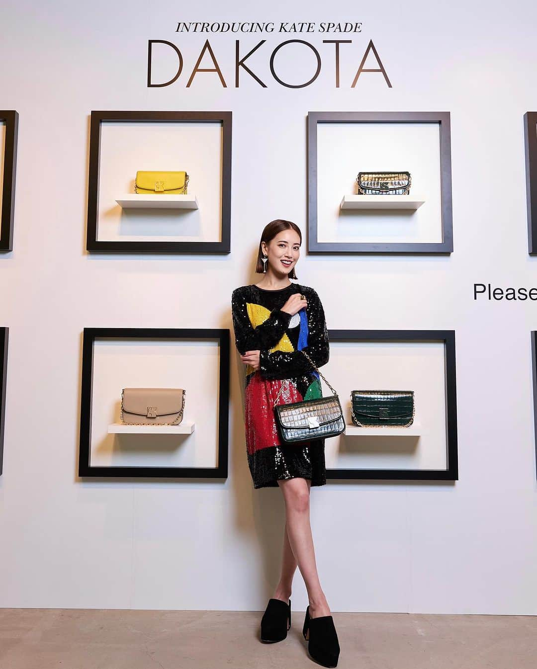 藤井夏恋のインスタグラム：「9/28〜10/1まで開催中の「Kate Spade Dakota Event」へ一足先に遊びにきました！ ポップな会場内にはアート作品のような展示がたくさんあって、まるで美術館に来たみたいで楽しめました。🖼️💖 新作バック "Kate Spade Dakota" かわいいよ。😍  #katespadejapan #katespadenydakota #ケイトスペードダコタ #ケイトスペードアドベンチャー @katespadejapan」