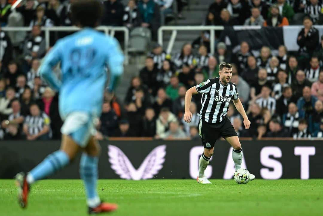 ポール・ダメットさんのインスタグラム写真 - (ポール・ダメットInstagram)「What a feeling putting the black and white shirt back on at St James Park, clean sheet and through to the next round 🖤🤍」9月28日 16時46分 - pauldummett