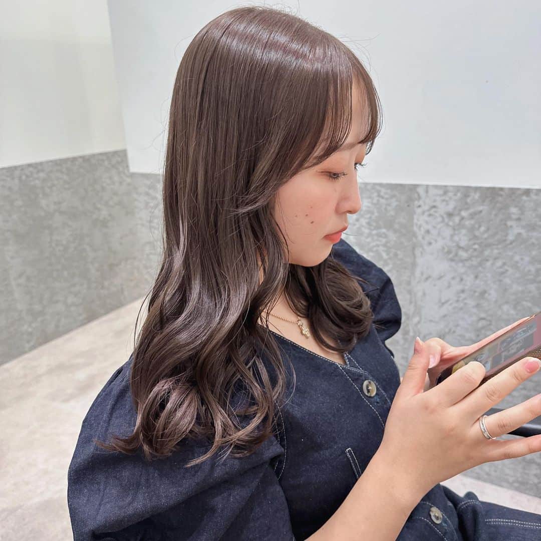 のインスタグラム：「ブリーチなしのグレージュ人気😻」