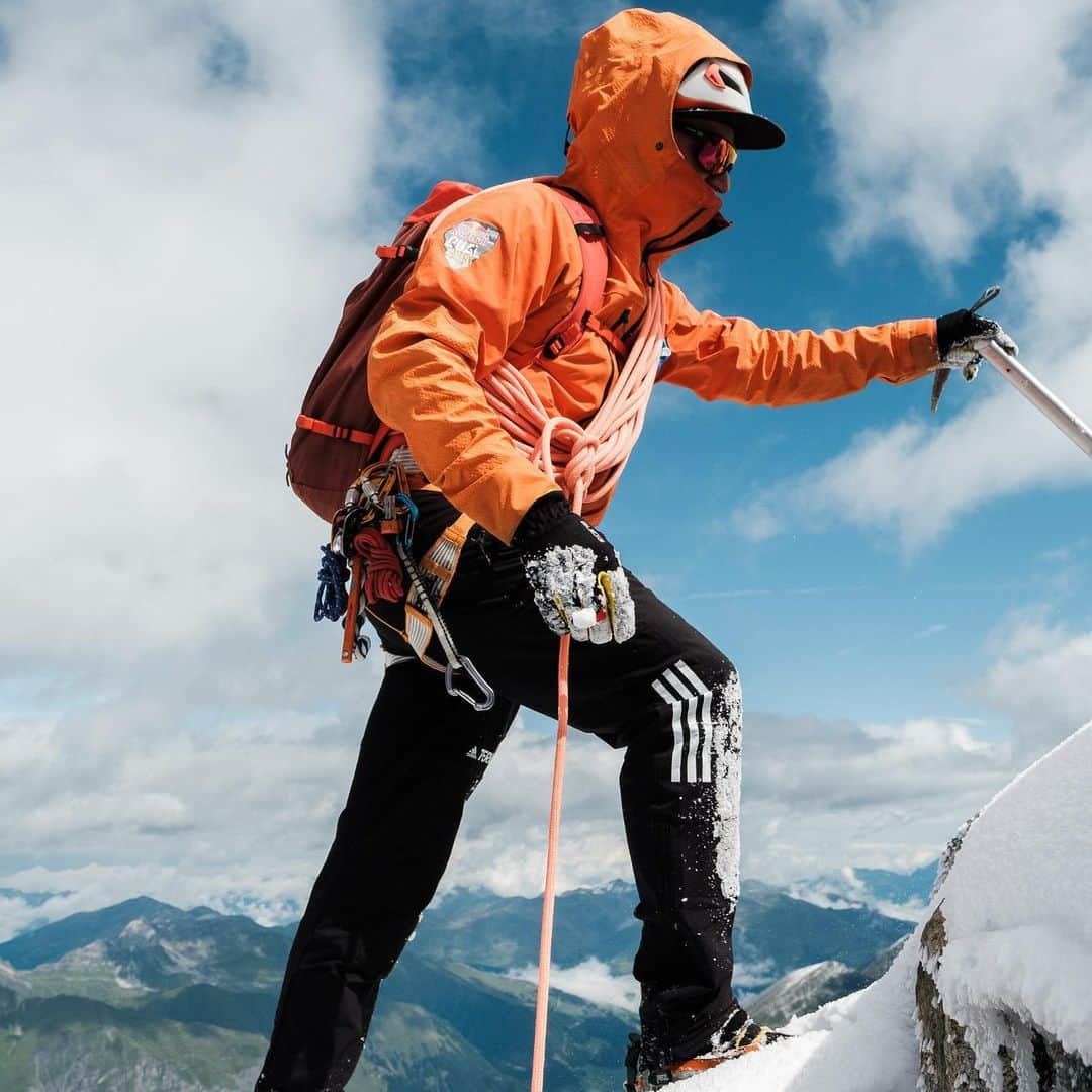 ドイターさんのインスタグラム写真 - (ドイターInstagram)「The mountains are calling... ⛰️ And @stefan.voitl must go! 🏃  As a professional photographer, Stefan is mostly behind the lens. Finally, we snapped some pics of him training towards becoming a mountain guide. Accompanied of course by his trusty deuter pack 🎒💙  📸 @david.keu  -  Please tag #deuter to be featured. ❤️  -  #guide #alpinism #mountaineering #deuter #deuterforever」9月28日 17時14分 - deuter