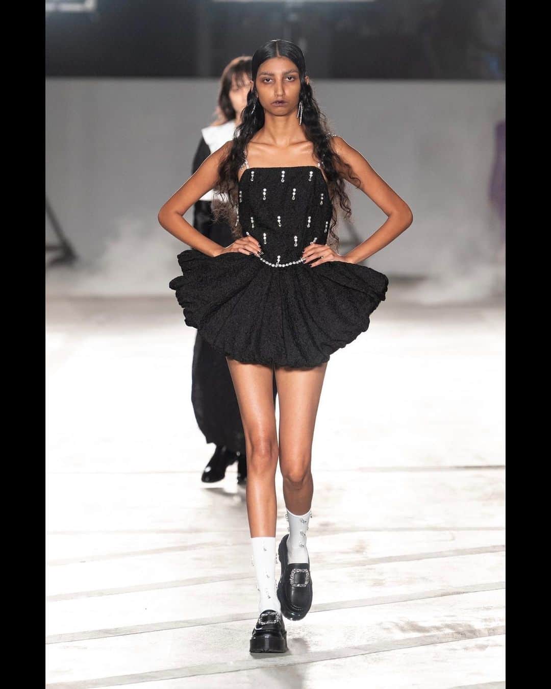 のインスタグラム：「【PAMEO POSE 10th ANNIVERSARY RUNWAY - 2023 AW MOIST PUNK -】  - MY WAY - SHOW DIRECTOR： @kentoteranaka  MODEL： @__dhyani @tokyo.rebels  HAIR&MAKE UP： @mikiyafujioka0603 @shiseido_hma  STYLING&STREET CASTING： @remember_seiko  DIRECTOR OF PHOTOGRAPHY： @arimoremember (The End Tokyo) MOVIE DIRECTOR： @remember_seiko (The End Tokyo) RUNWAY PHOTO： @koji.shimamuraph  PRESS： @pred_pr  PRODUCTION： @sundesigninstitute  PERFORMANCE： @charitykase Supported By @fancyhimtokyo  GRAPHIC DESIGN： @bye_ayanon   MUSIC DIRECTOR： @peli4649  MUSIC  @outoforbitofficial , @gorovski.official / Drumatix @djhellofficial , Klaus Nomi / Cold Song 2013  PAMEO POSE DIRECTOR&DESIGNER： @peli4649   Thursday,August 24,2023 At JAPAN NATIONAL STADIUM  #pameopose #pameopose10thanniv」