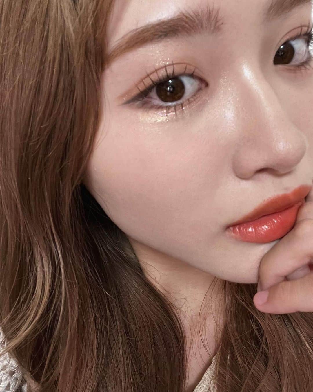 若林真帆さんのインスタグラム写真 - (若林真帆Instagram)「🍊🧡 オレンジメイク顔白く見えて盛れる最近のハマり^_^☆彡  #メイク  #オレンジメイク  #イエベ春  #イエベ秋」9月28日 17時34分 - mhopu_