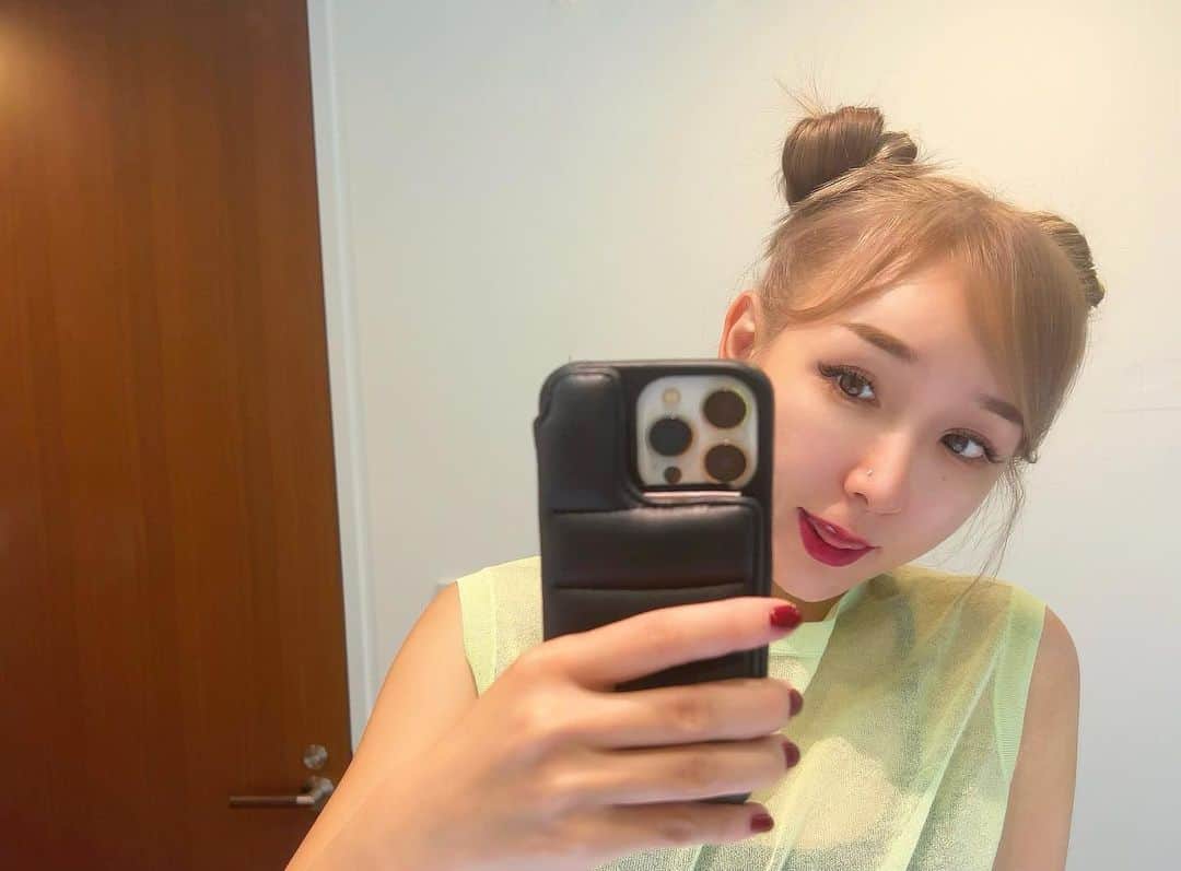 加護亜依のインスタグラム：「⚡️⚡️⚡️  #女の気分は変わりやすいってことで」