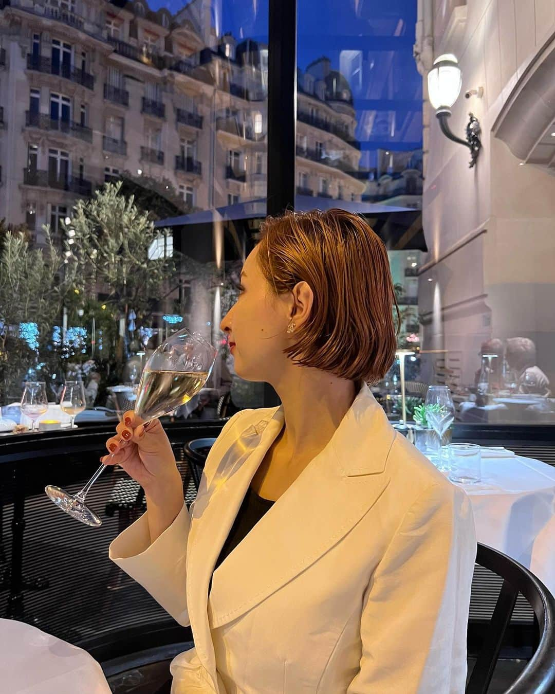 Julia Castroさんのインスタグラム写真 - (Julia CastroInstagram)「初めてのパリはHôtel Lutetiaに宿泊。  歴史あるホテルに宿泊できてとても嬉しい🤍 シックなカラーで統一されたお部屋、スタッフの方のおもてなし、シーフードの美味しいディナー、部屋からの眺め、全てがスペシャルで贅沢な時間を過ごせました🌙 特別な時にまた訪れたいな…♡ . @hotellutetia  #paris #hotellutetia  #paristrip  #parishotel  #hotelinparis  #ホテルルテシア #パリ #フランス」9月28日 17時42分 - julia.c.0209