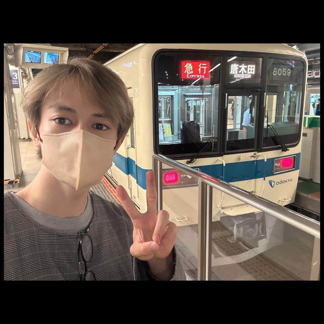 伊藤壮吾のインスタグラム：「#今日の鉄道 1187番線 西武のサステナ車両に選ばれた、小田急8000形。 まさか、この車が選ばれるとは…笑 国分寺線での運転開始、楽しみです。」