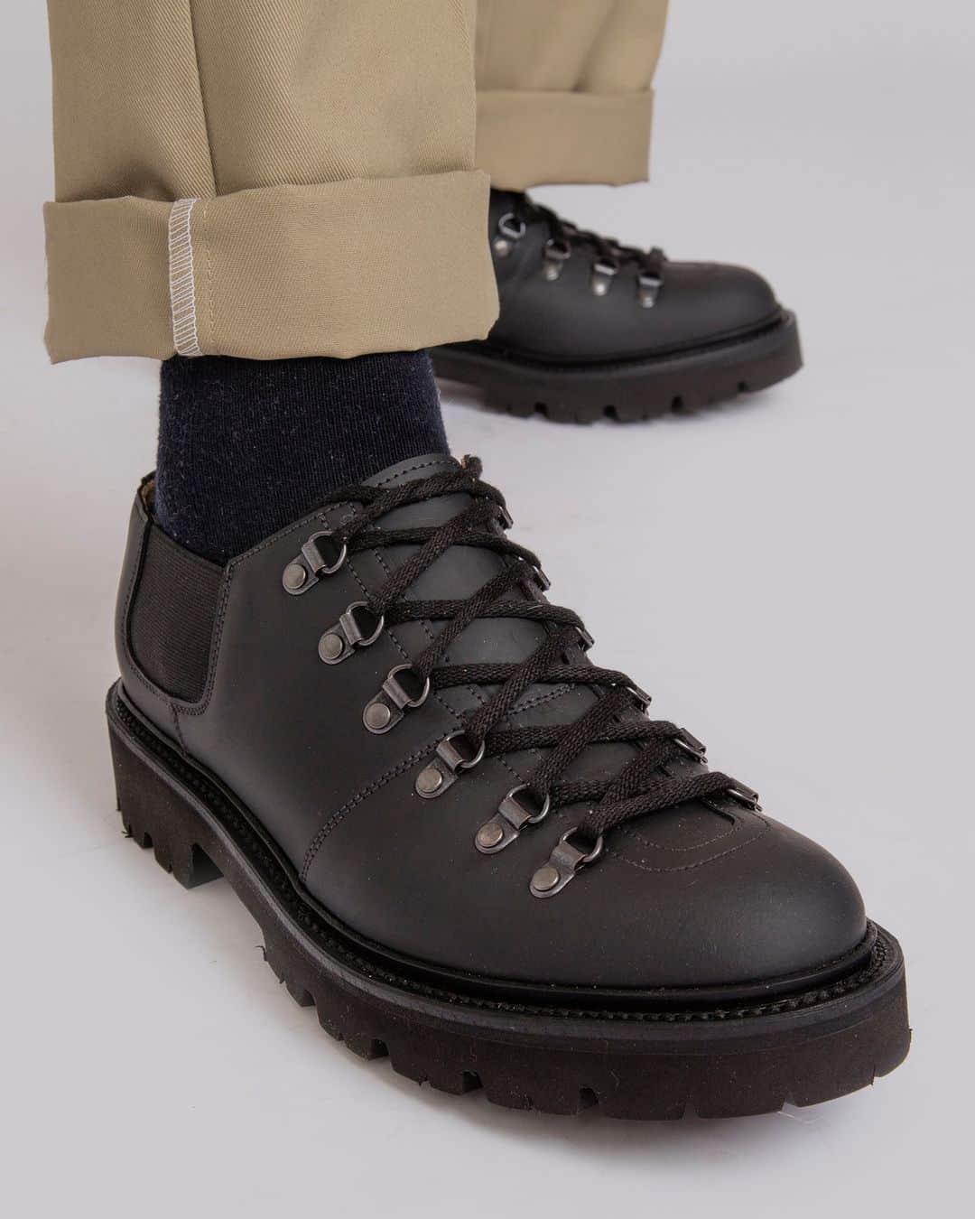 のインスタグラム：「New Hikers and updates to the classics. Shop all hikers online now⁠ ⁠ ⁠ #grenson #grensonshoes #hikingbots #boots #hikerboots #menshikerboots #mensstyle #menswear #style」