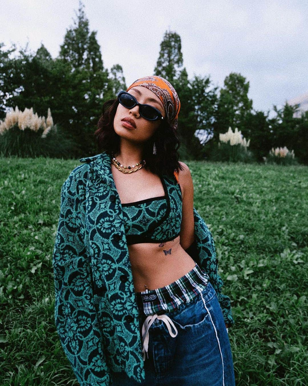 RIEHATAのインスタグラム：「Styled. #RIEHATA 🦋 📍@thehope_fes   @marineserre_official 🌙 @tanakanytyo 👖 @poloralphlauren 🩲 @gentlemonster 🕶  📸: @hajime_kidmade  💄: @torivomit  👗: @eieioieie」