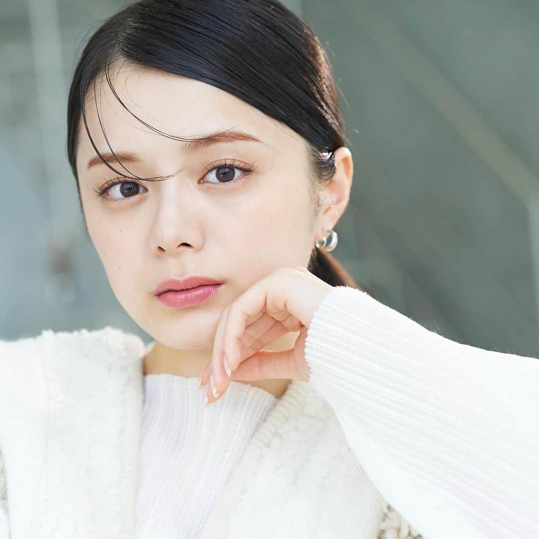 紺野彩夏のインスタグラム：「クオリティファースト ダーマレーザー インタビューしていただきました☺︎  普段から何度も使っているブランドで、大好きなポイントをたくさんお話ししました！  そろそろ乾燥が気になってくる季節になるので、美容液ヒタヒタなパックが助けてくれそうな予感、！  たくさんの種類から今日の気分に合わせて選んだりできるのも好きです🫶 ぜひ、チェックしてください〜！  #クオリティファースト  #ダーマレーザー  #シートマスク  #スキンケア #ロカリ」