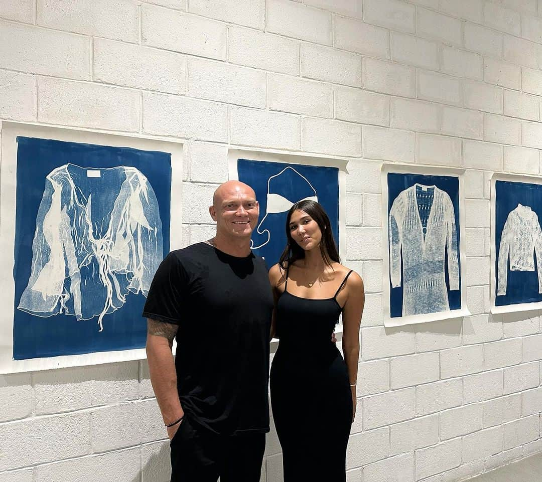 マイケル・クリムさんのインスタグラム写真 - (マイケル・クリムInstagram)「The end’s in sight, only weeks of year 12 left. Proud dad moment at @stellaklim art exhibition of some works from the her year. @ais.school.bali #stellaklim」9月28日 17時55分 - michaelklim1