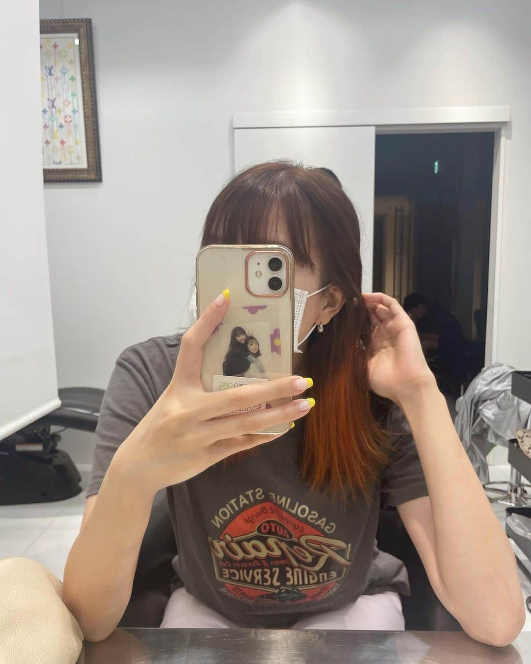 野村明日香のインスタグラム：「この前したイヤリングオレンジ🍊 #記録用#イヤリングカラー#ヘアカラーオレンジ#インナーカラーオレンジ#オレンジヘアカラー #オレンジヘア#イヤリングオレンジ」