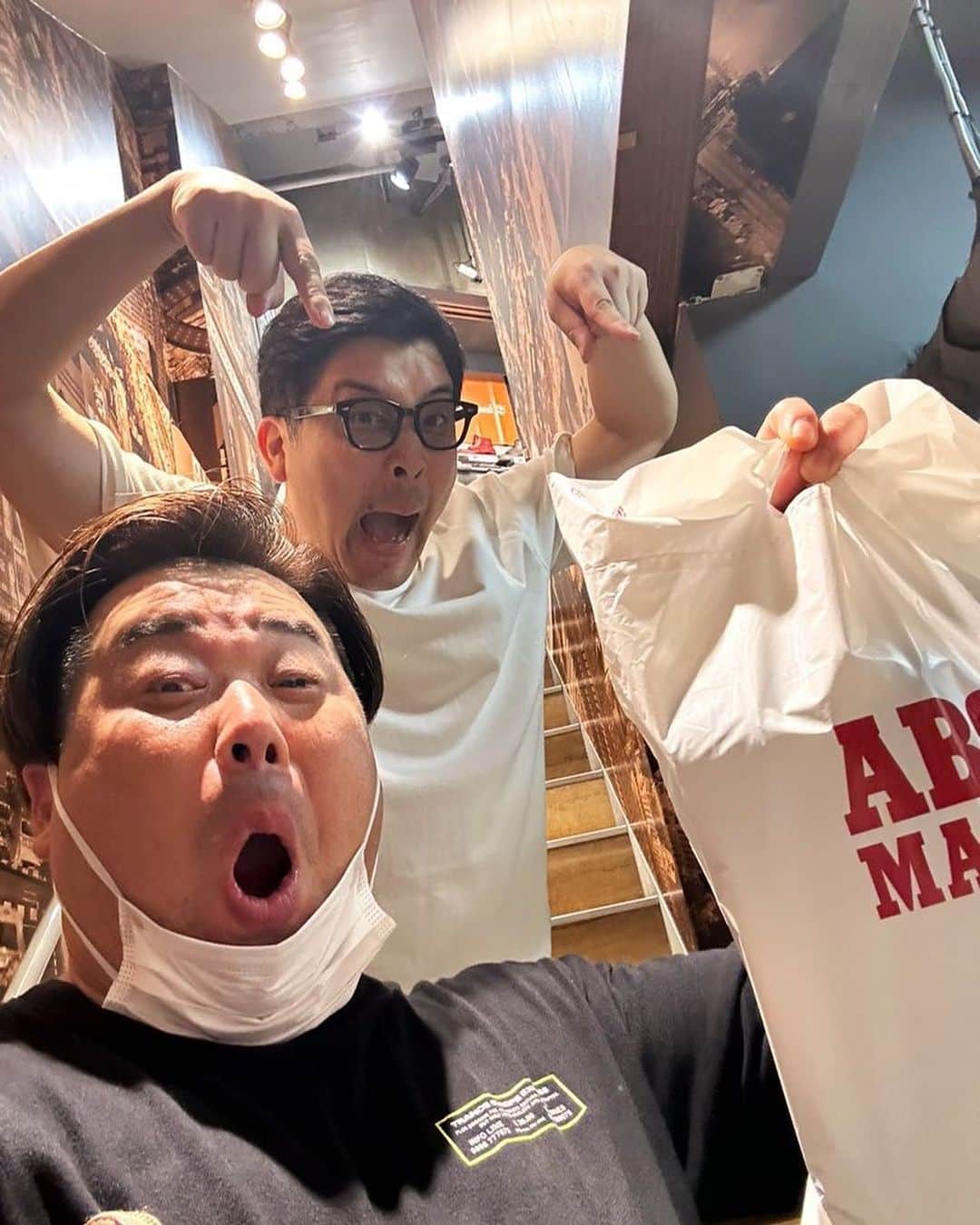 のインスタグラム：「阿部さんの舞台靴買いに行ってきたー！ お気に入りー！ きゃーー」