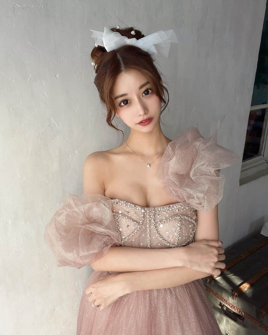 ことみのインスタグラム：「👸🏻 @andy_fashion_press   . #新宿#歌舞伎町#歌舞伎町キャバ嬢#歌舞伎#キャバクラ#キャバクラ嬢#revju#キャバ嬢#ワンピース#かわいい#キラキラ#ことみ」