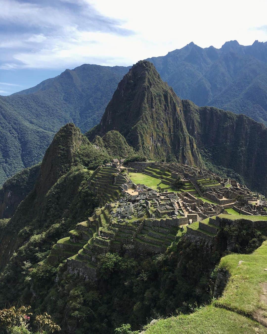 Zanna Van Dijkさんのインスタグラム写真 - (Zanna Van DijkInstagram)「COME HIKE PERU WITH ME 🇵🇪  EDIT: SOLD OUT! In 8 minutes. Fastest sell out tour ever guys. Please email if you wanna be added to the waitlist. Thank you, thank you, thank you! Plenty more adventures to come! 🙏🏼  Spaces are now available for my next 2024 group hiking trip! Here’s all the deets:  ➡️ When? May 19-28th 2024  ➡️ What? An immersive once in a lifetime adventure through the dramatic landscapes of Peru. We will be completing the iconic Inca Trail, visiting multicoloured "rainbow mountains", paddle boarding on remote mirror lakes and connecting with small local communities.   ➡️ What will we see? Highlights include: ✨ Trek the iconic Inca Trail over four days, ending with a sunrise hike to Machu Picchu, the breathtaking lost city. ✨ Visit the beautiful Palcoyo community which is home to the famous multicolour "rainbow mountains".  ✨ Immerse yourself in the bustling cities of Lima and Cusco through private walking tours. ✨ Paddle board on a peaceful mirror lake off the beaten tourist track, right in the heart of the Andes. ✨ Explore the sacred valley, Wilcamayo, and connect with the local Ocotuan community who live there. ✨ Tour the Inca town of Ollantaytambo and experience its photogenic terraces. ✨ And so much more! This is a real bucket list trip!  ➡️ Price & booking? £2300 for 10 days. This includes all activities, internal flights, accomodation and many meals. It does not include international flights. Bookings can be made through my website shop, you can also find more info and the full detailed itinerary there ✅   ➡️ Anything else? Veggie and vegan options will be provided. Most guests come solo so don’t be afraid to travel alone. This is an intermediate trip. You’ll need a good base level of fitness for this adventure as on the trekking days we will be doing a significant amount of hiking. More FAQs are answered on my stories 🥾  I can’t wait to make memories with you! ♥️ (ad - my own retreat) #hikingretreat #grouphiking」9月28日 18時08分 - zannavandijk